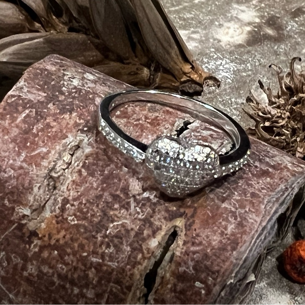 New Authentic Boxed Gioielli Zirconia Pave Ring with Puffy Heart Ring. Size 7